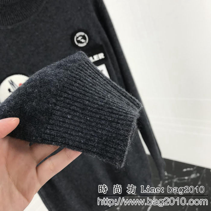 MONCLER蒙口 x 藤原浩合作系列 18年秋冬新款 高領貂絨 魔術貼徽章圖案 男款羊毛衫 ydi1553
